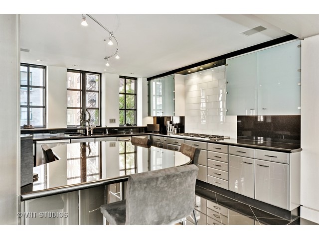 210 E Walton St #E, Chicago, IL 60611 photo 10