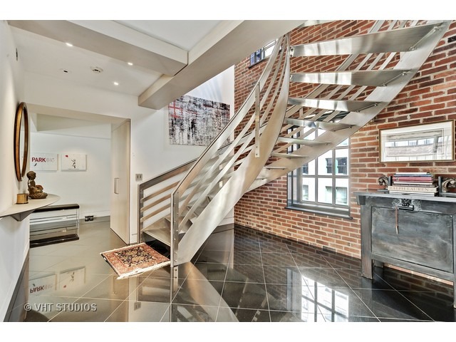 210 E Walton St #E, Chicago, IL 60611 photo 15