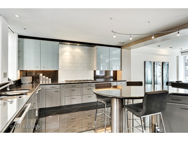 210 E Walton St #E, Chicago, IL 60611 photo 11