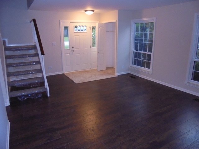 10 Silver Tree Cir, Cary, IL 60013 photo 3