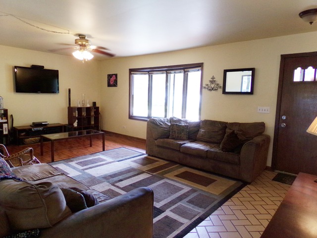 1611 Sheffield Ct, Elgin, IL 60123 photo 4