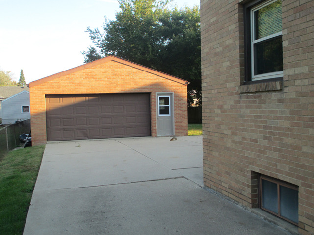 2323 6th St, Peru, IL 61354 photo 6