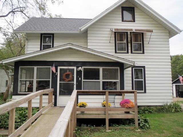 207 Willett Ave, Dixon, IL 61021 photo 1