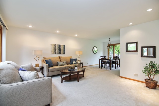 721 Garth Rd, Wheeling, IL 60090 photo 3