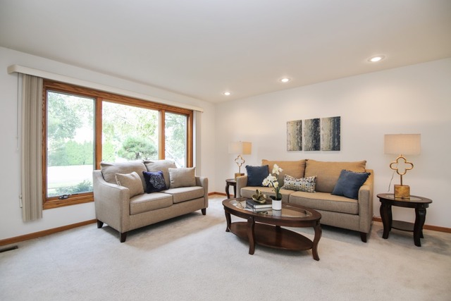 721 Garth Rd, Wheeling, IL 60090 photo 2