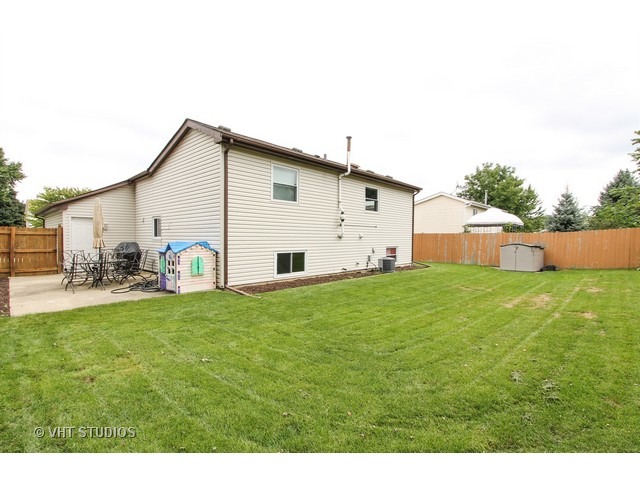 30 Fallstone Dr, Streamwood, IL 60107 photo 9