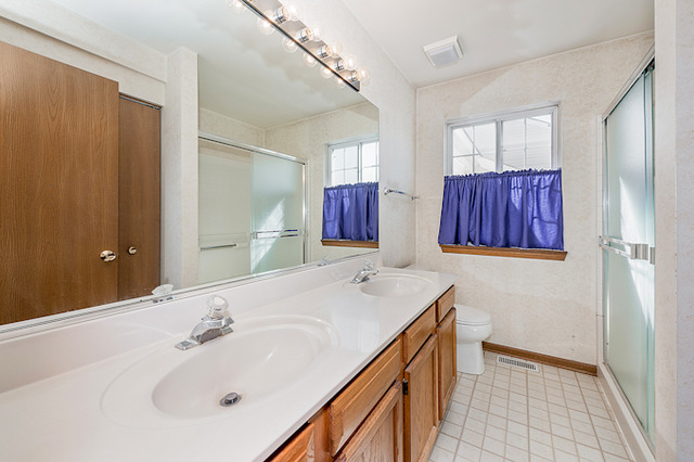 1563 Spaulding Rd, Bartlett, IL 60103 photo 10