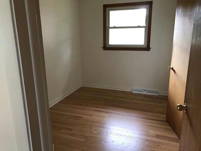 205 N Kent Rd, Mchenry, IL 60051 photo 9
