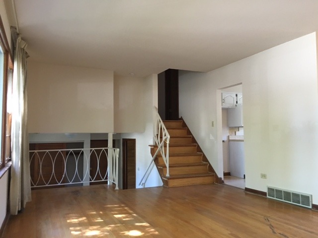 94 Windsor Dr, Des Plaines, IL 60018 photo 3