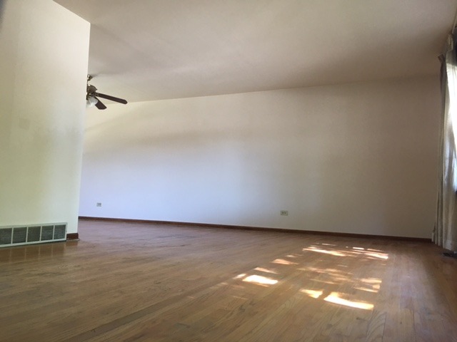 94 Windsor Dr, Des Plaines, IL 60018 photo 2