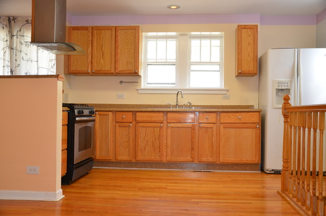935 4th Ave, Aurora, IL 60505 photo 3