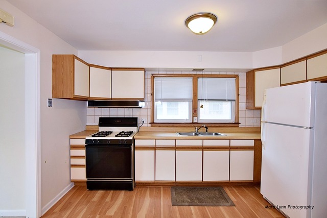 810 Childs St, Wheaton, IL 60187 photo 4