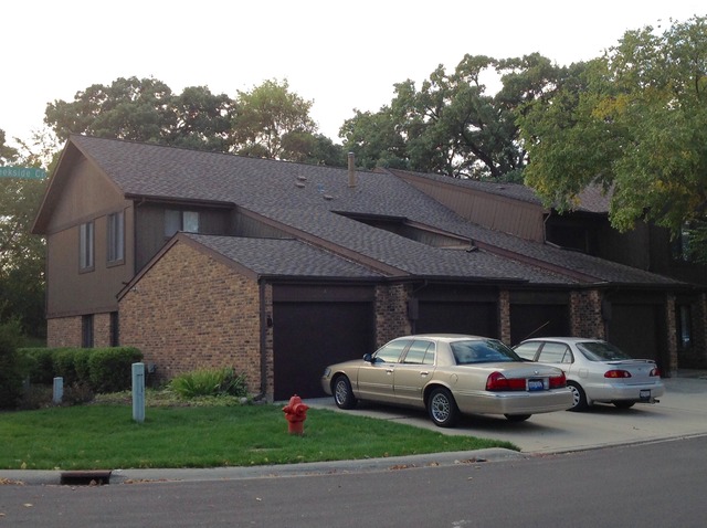 39 Creekside Cir #A, Elgin, IL 60123 photo 2