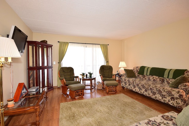 555 S River Rd #603, Des Plaines, IL 60016 photo 3