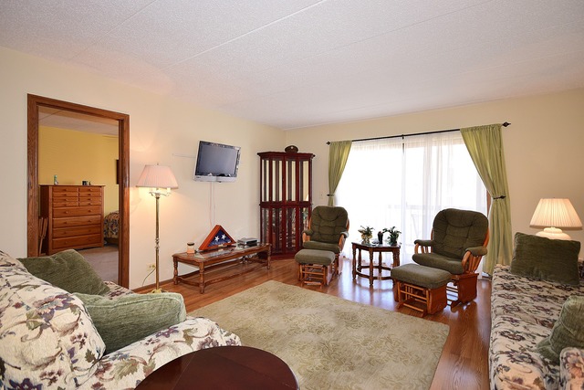 555 S River Rd #603, Des Plaines, IL 60016 photo 2