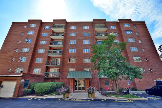 555 S River Rd #603, Des Plaines, IL 60016 photo 1