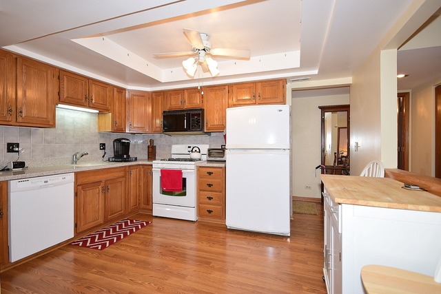 555 S River Rd #603, Des Plaines, IL 60016 photo 9