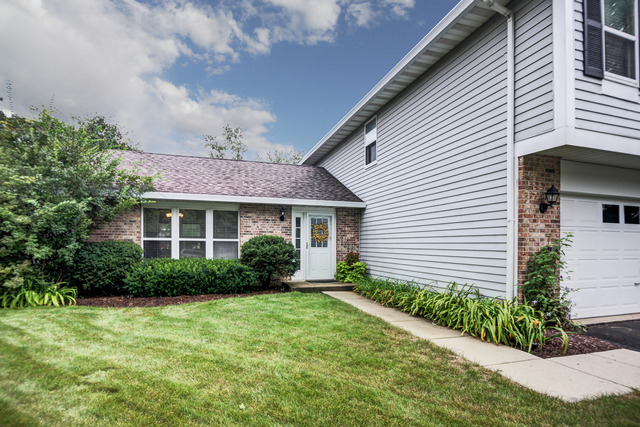 2484 Quail Ct, Aurora, IL 60502 photo 2