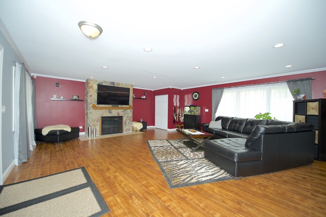 660 Baxter Ln, Hoffman Estates, IL 60169 photo 2