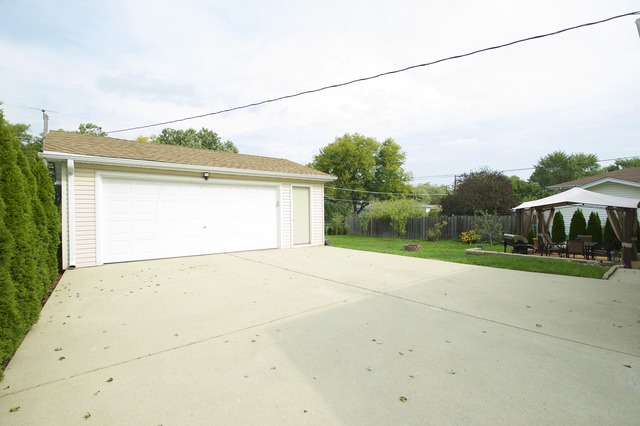 660 Baxter Ln, Hoffman Estates, IL 60169 photo 14