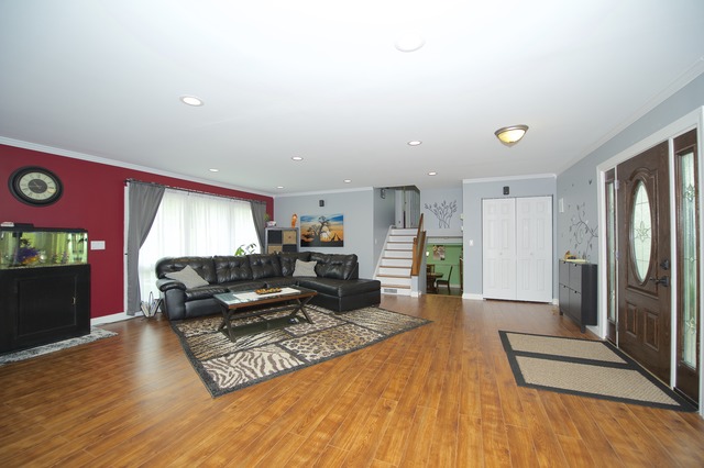 660 Baxter Ln, Hoffman Estates, IL 60169 photo 3