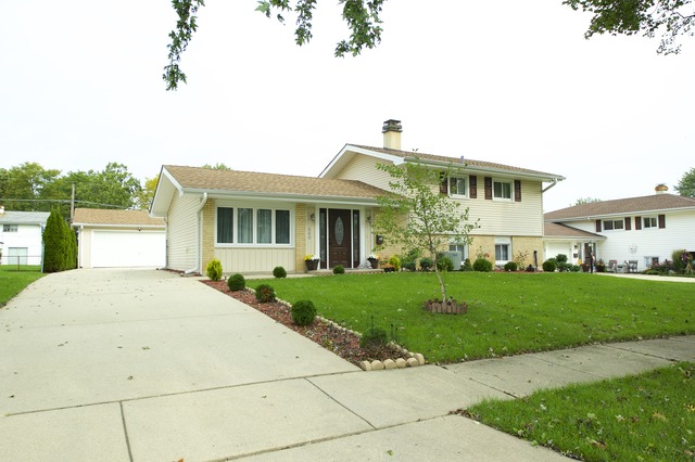 660 Baxter Ln, Hoffman Estates, IL 60169 photo 16