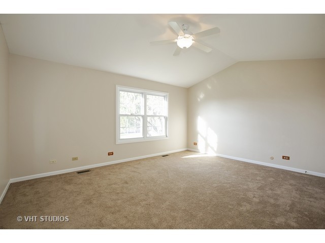 330 Brittany Trl, Elgin, IL 60120 photo 12