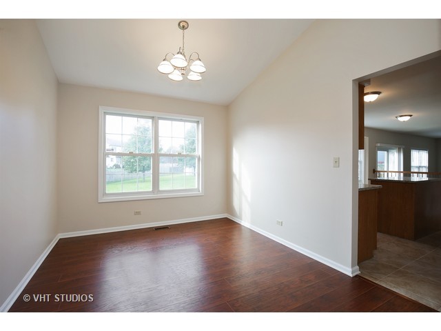 330 Brittany Trl, Elgin, IL 60120 photo 6