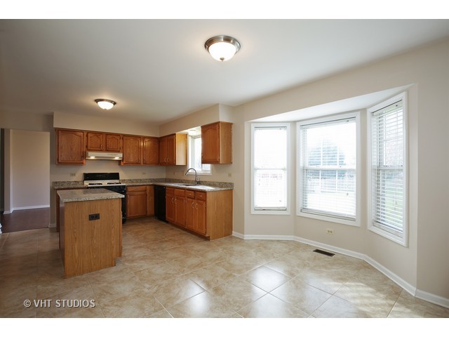 330 Brittany Trl, Elgin, IL 60120 photo 4
