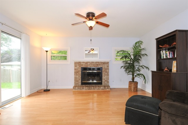1130 Grenada Dr, Aurora, IL 60506 photo 4