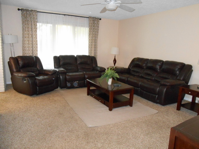 690 Morray Ct, Des Plaines, IL 60018 photo 4