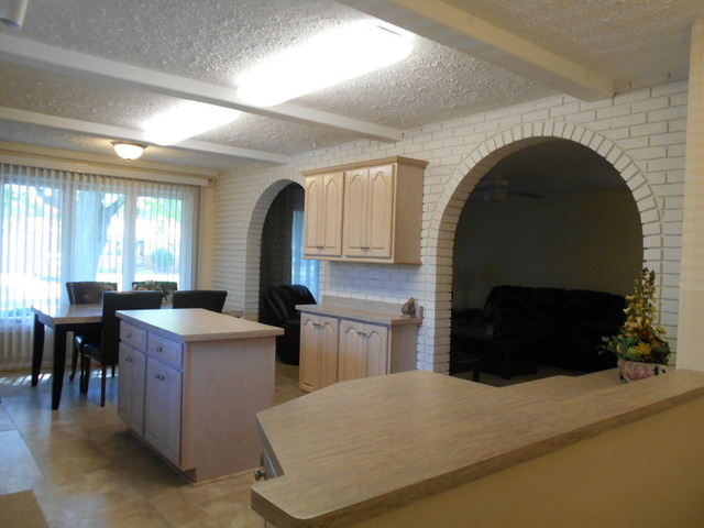 690 Morray Ct, Des Plaines, IL 60018 photo 3