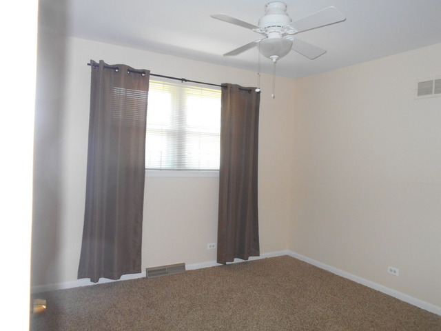 690 Morray Ct, Des Plaines, IL 60018 photo 10