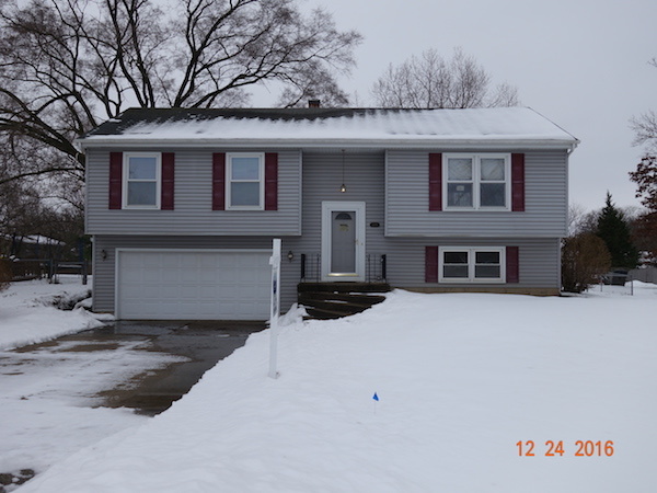 2409 W Fairview Ln, Mchenry, IL 60051 photo 2