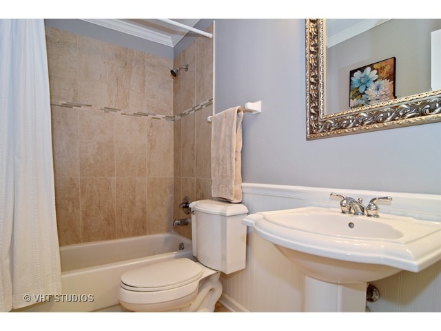 1305 Silver Ct, Bartlett, IL 60103 photo 13