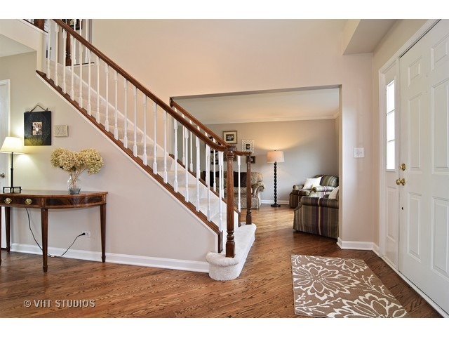 1305 Silver Ct, Bartlett, IL 60103 photo 2