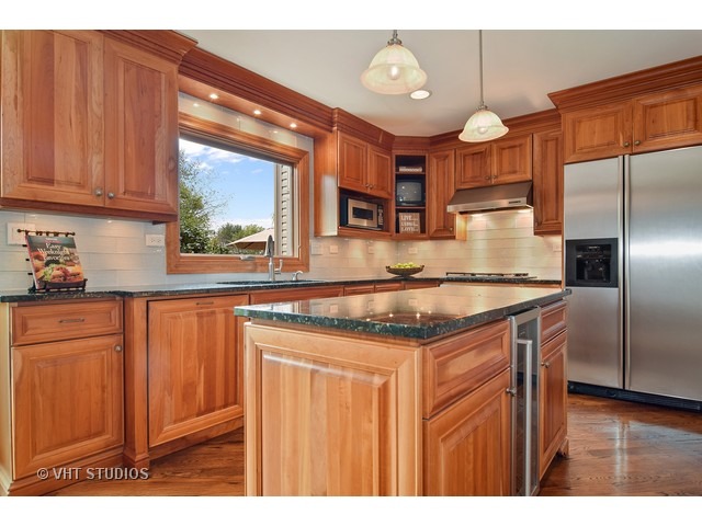 1305 Silver Ct, Bartlett, IL 60103 photo 6
