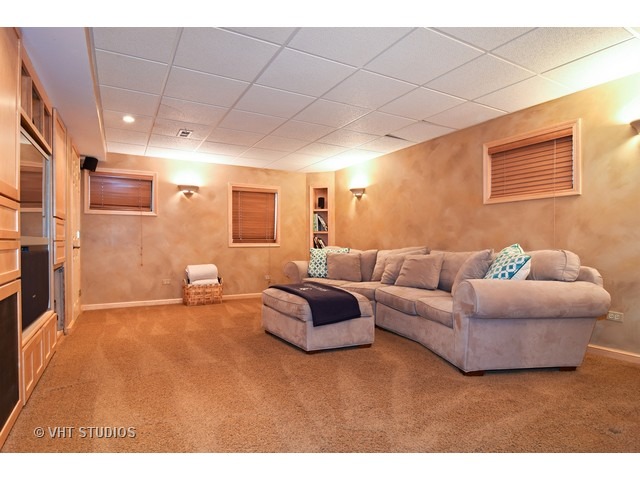 1305 Silver Ct, Bartlett, IL 60103 photo 17