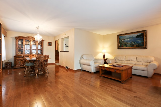 5820 W Maple Ave, Berkeley, IL 60163 photo 4