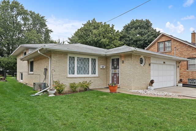 5820 W Maple Ave, Berkeley, IL 60163 photo 1