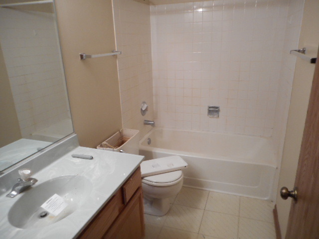 546 Foxford Rd, Bartlett, IL 60103 photo 18