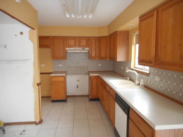 546 Foxford Rd, Bartlett, IL 60103 photo 3