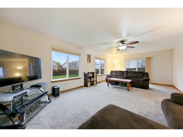 1214 Alene Dr, Plainfield, IL 60586 photo 2