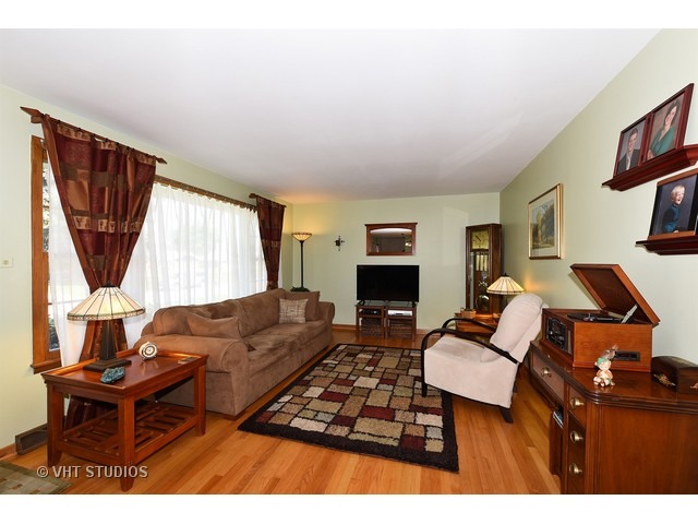 7153 Beloit Ave, Bridgeview, IL 60455 photo 2