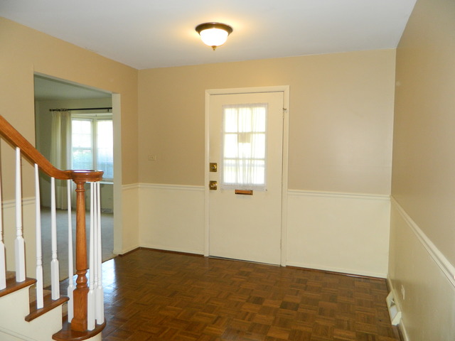 4285 Dixon Dr, Hoffman Estates, IL 60192 photo 2