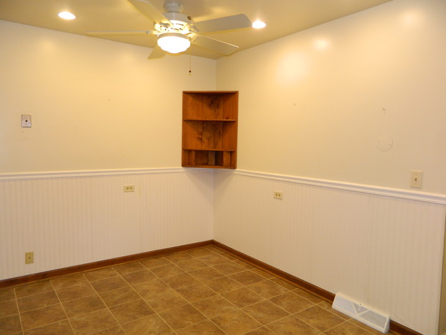 4285 Dixon Dr, Hoffman Estates, IL 60192 photo 9