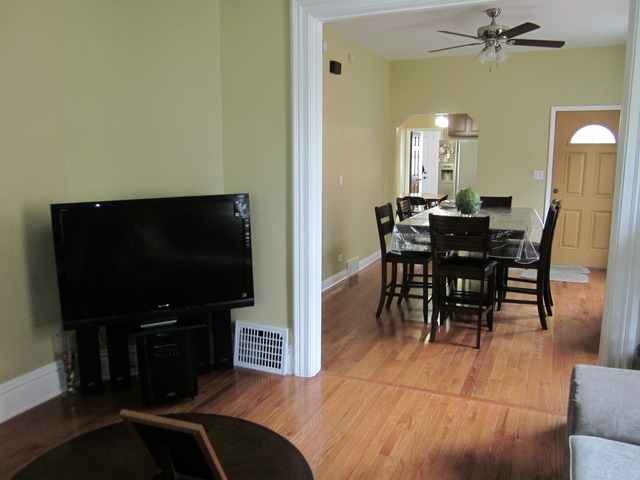 335 Spruce St, Aurora, IL 60506 photo 3
