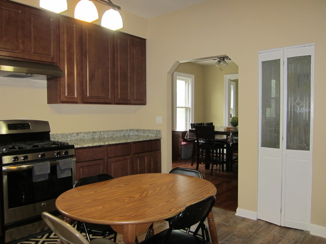 335 Spruce St, Aurora, IL 60506 photo 8