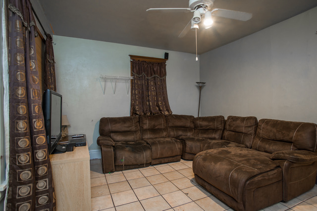 823 Front St, Aurora, IL 60505 photo 8