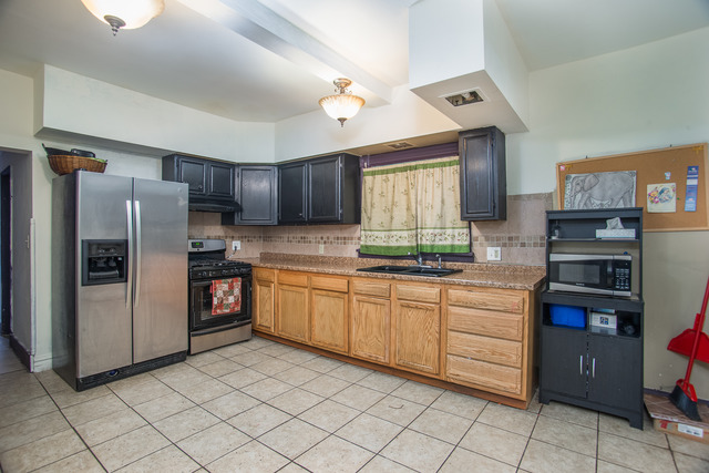 823 Front St, Aurora, IL 60505 photo 3
